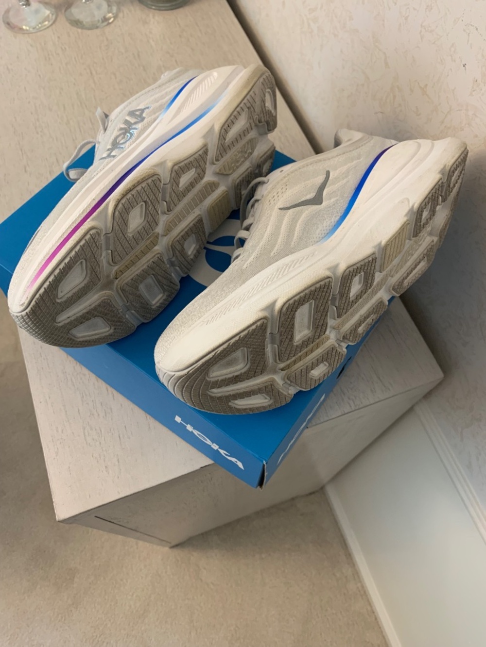 HOKA Women’s White and Gray Multi-Color Trim Sneakers, Size 9B - Picture 10 of 10